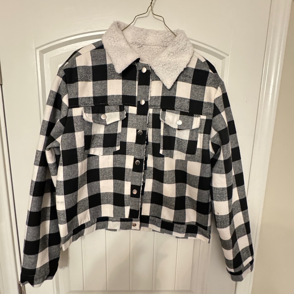 Black and white Buffalo sherpa lined jacket Large